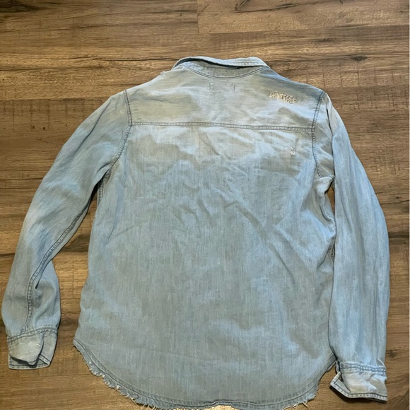 Hollister juniors size M distressed denim Button Down - Picture 3 of 3